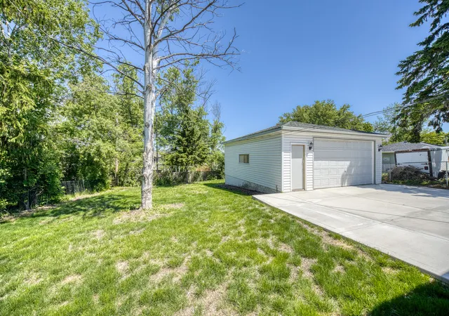 Homes for sale in Orland Park, IL | 8920 Fairway Dr, Orland Park, IL 60462 | MLS# 12691345