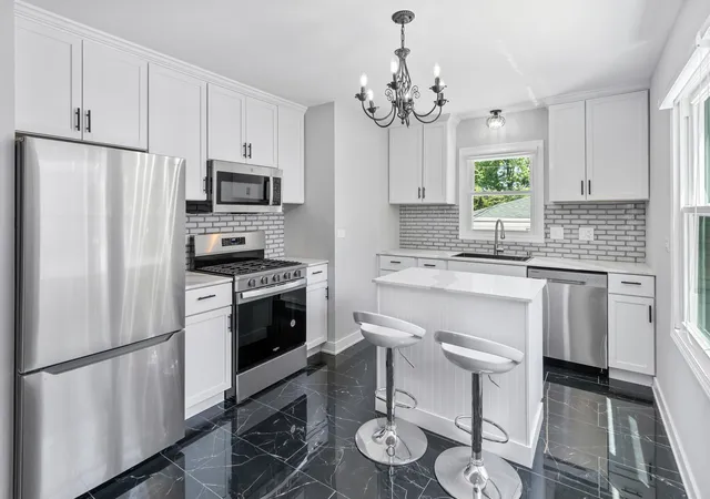 Homes for sale in Orland Park, IL | 8920 Fairway Dr, Orland Park, IL 60462 | MLS# 12691345