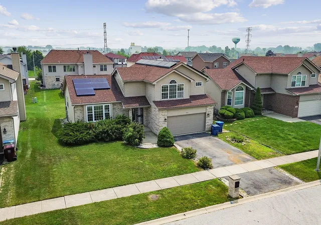 Photo 2 of Single family home for sale at 922 Laura Ln, Sauk Village, IL 60411 | MLS# 12691348 | Listing updated on 2026-10-06
