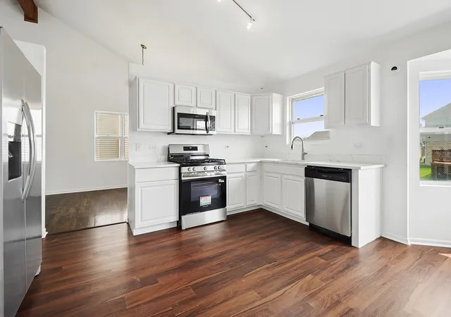 Photo 3 of Single family home for sale at 922 Laura Ln, Sauk Village, IL 60411 | MLS# 12691348 | Listing updated on 2026-10-06