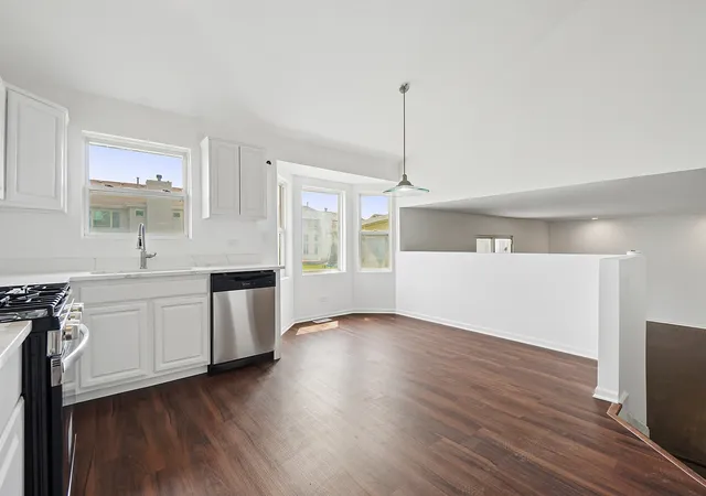 Photo 4 of Single family home for sale at 922 Laura Ln, Sauk Village, IL 60411 | MLS# 12691348 | Listing updated on 2026-10-06