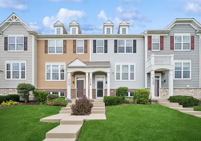 Homes for sale in Glenview, IL | 2116 Saipan Dr, Glenview, IL 60026 | MLS# 12691375