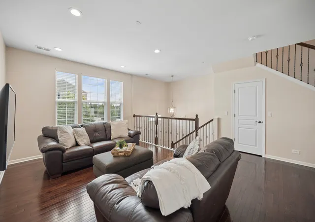 Homes for sale in Glenview, IL | 2116 Saipan Dr, Glenview, IL 60026 | MLS# 12691375