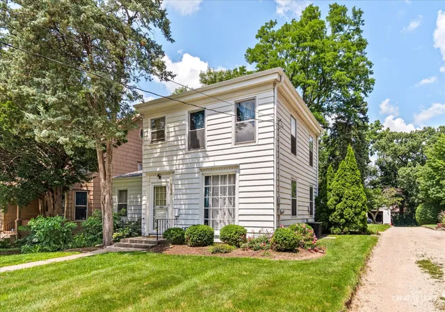 Homes for sale in Elgin, IL | 384 E Chicago St, Elgin, IL 60120 | MLS# 12691468