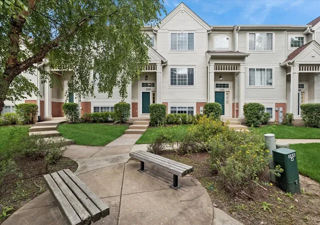 Homes for sale in Cary, IL | 1333 New Haven Dr #1333, Cary, IL 60013 | MLS# 12691474