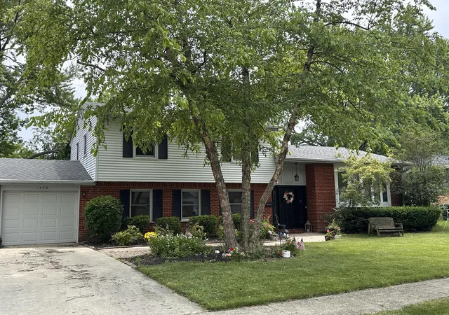 Homes for sale in Palatine, IL | 1449 E Joan Dr, Palatine, IL 60074 | MLS# 12691491