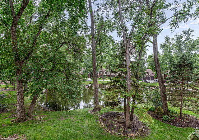 Homes for sale in Palos Hills, IL | 8127 Chestnut Drive, Palos Hills, IL 60465 | Houzeo