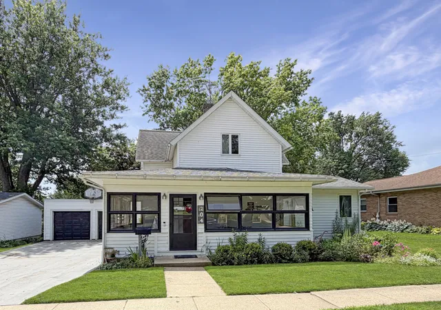 Homes for sale in Lanark, IL | 204 W Pearl St, Lanark, IL 61046 | MLS# 12691499