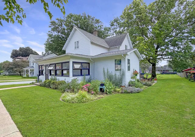 Homes for sale in Lanark, IL | 204 W Pearl St, Lanark, IL 61046 | MLS# 12691499