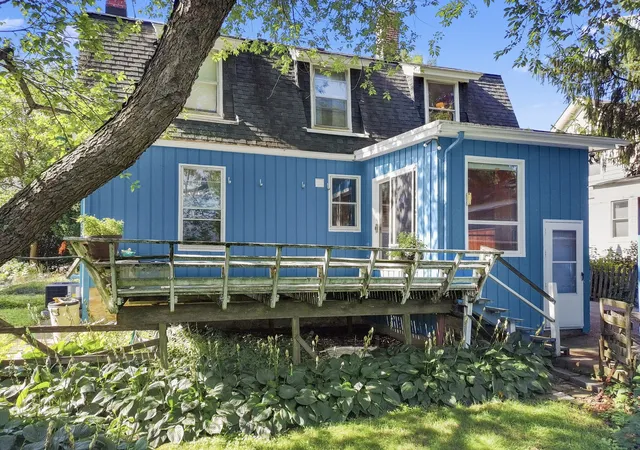 Photo 2 of Single family home for sale at 370 Lincoln Ave, Woodstock, IL 60098 | MLS# 12691511 | Listing updated on 2026-09-07