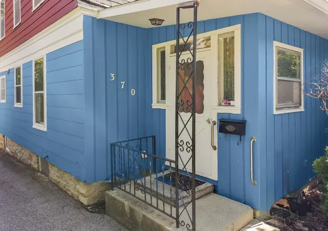 Photo 3 of Single family home for sale at 370 Lincoln Ave, Woodstock, IL 60098 | MLS# 12691511 | Listing updated on 2026-09-24