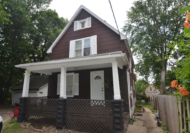 Homes for sale in Rockford, IL | 1433 5th Ave, Rockford, IL 61104 | MLS# 12691529