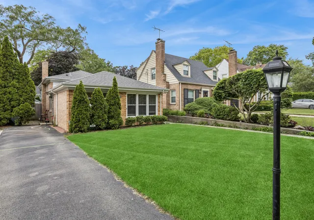 Homes for sale in Highland Park, IL | 552 Burton Ave, Highland Park, IL 60035 | MLS# 12691548