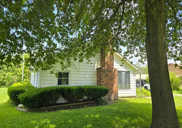 Homes for sale in Sandoval, IL | 2769 Old 51 Rd, Sandoval, IL 62882 | MLS# 12691555