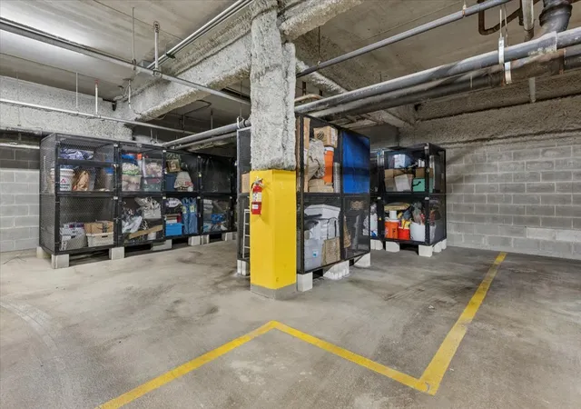 Homes for sale in Chicago, IL | 3920 N Sheridan Road, Chicago, IL 60613 | Houzeo