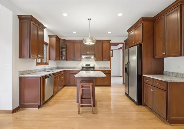 3rd image of 202 W Willow St, Lombard, IL 60148 | MLS# 12691561
