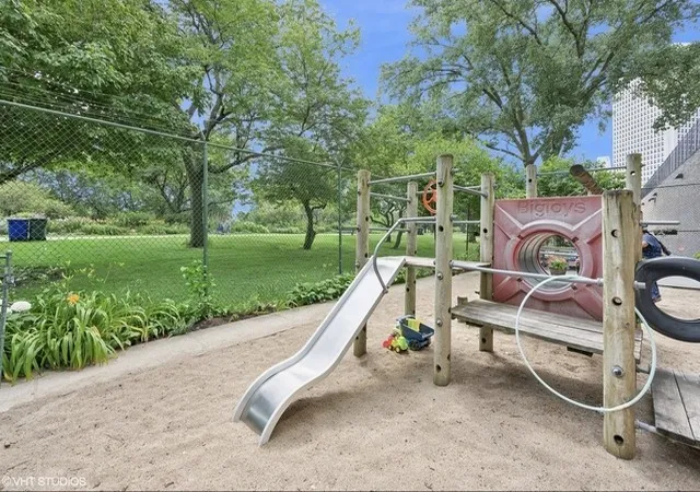 Homes for sale in Chicago, IL | 5455 N Sheridan Rd #2207, Chicago, IL 60640 | MLS# 12691571