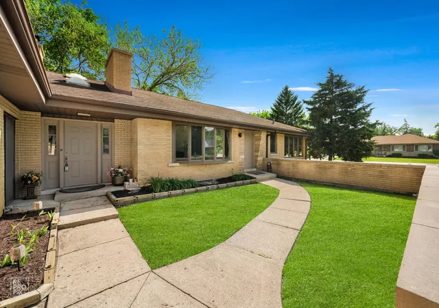 3rd image of 16W721 Red Oak St, Bensenville, IL 60106 | MLS# 12691608