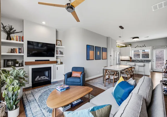 Homes for sale in Chicago, IL | 645 W Surf St, Chicago, IL 60657