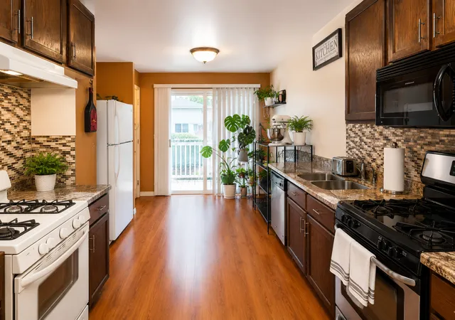3rd image of 885 White Oak Ln, University Park, IL 60484 | MLS# 12691611