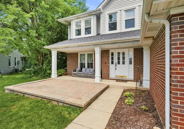 Photo 3 of Single family home for sale at 10 Timber Ml Ct, Bolingbrook, IL 60490 | MLS# 12691615 | Listing updated on 2026-09-03