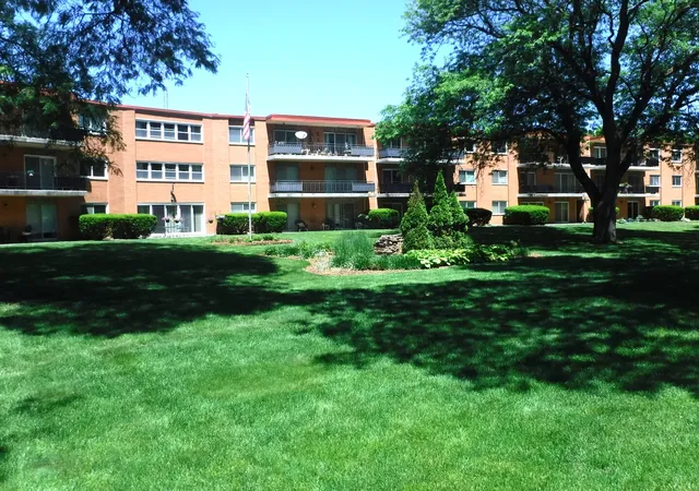 1st image of 940 Holbrook Rd #1A, Homewood, IL 60430 | MLS# 12691626