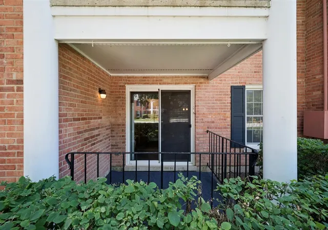 2nd image of 510 Shorely Dr, Barrington, IL 60010