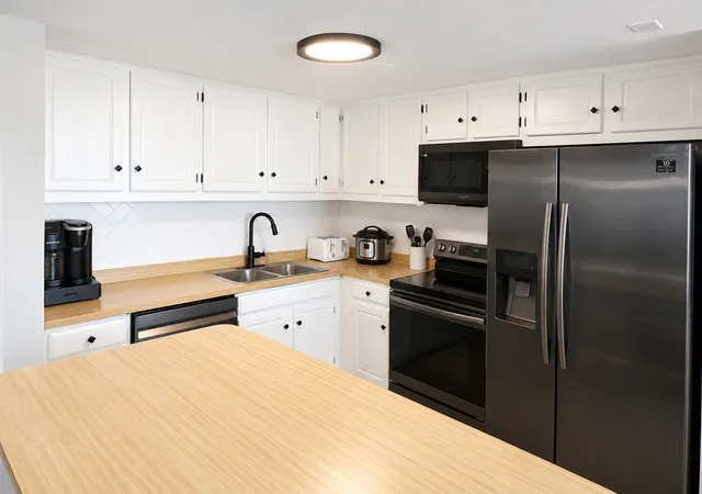 4th image of 2005 S Finley Rd #612, Lombard, IL 60148 | MLS# 12691672