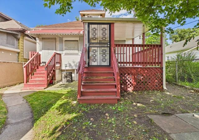 Homes for sale in Chicago, IL | 7826 S Paxton Ave, Chicago, IL 60649 | MLS# 12691682