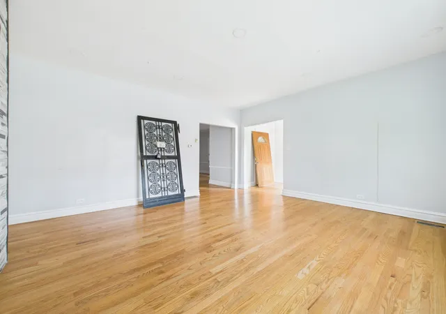 Homes for sale in Chicago, IL | 7826 S Paxton Ave, Chicago, IL 60649 | MLS# 12691682