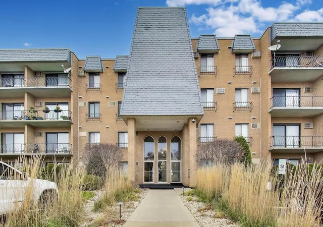 1st image of 931 W Arquilla Dr #133, Glenwood, IL 60425 | MLS# 12691692