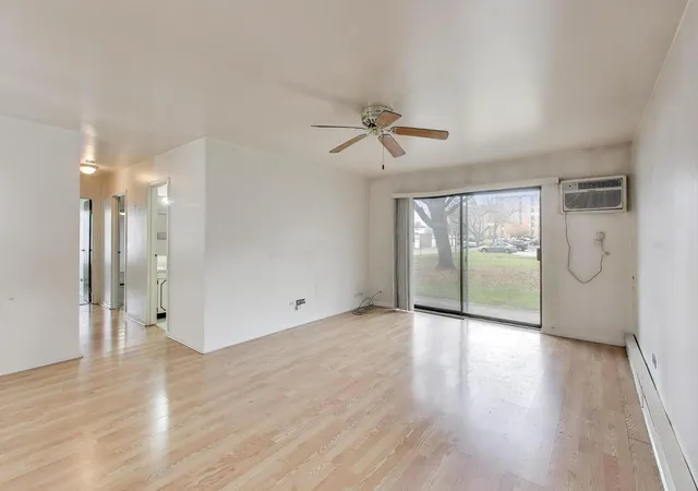 4th image of 931 W Arquilla Dr, Glenwood, IL 60425