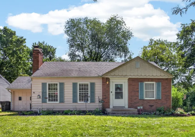 Homes for sale in Normal, IL | 816 Manchester Rd, Normal, IL 61761 | MLS# 12691703