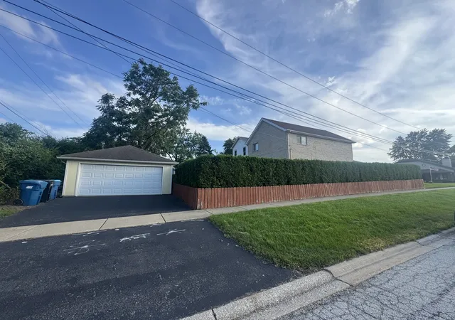 Photo 3 of Single family home for sale at 12203 S Mcdaniel St, Alsip, IL 60803 | MLS# 12691713 | Listing updated on 2026-10-04