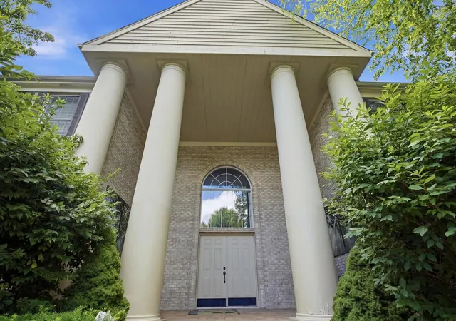 Photo 4 of Single family home for sale at 4113 Carlisle Dr, Crystal Lake, IL 60012 | MLS# 12691717 | Listing updated on 2026-07-05