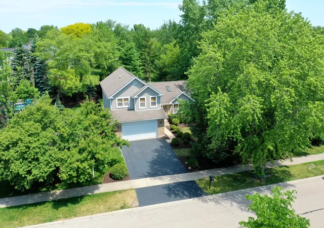 Homes for sale in Lake Zurich, IL | 464 Farm Bridge Rd, Lake Zurich, IL 60047 | MLS# 12691726