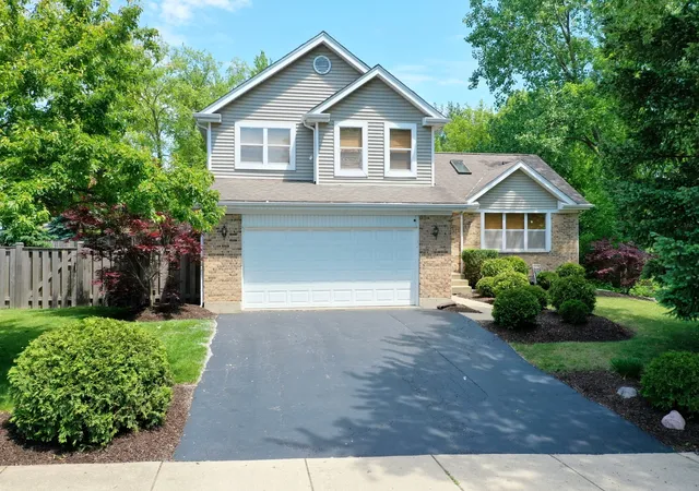 Homes for sale in Lake Zurich, IL | 464 Farm Bridge Rd, Lake Zurich, IL 60047 | MLS# 12691726