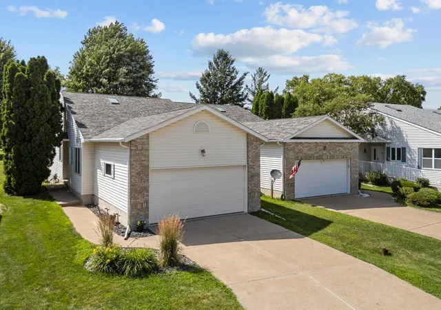 Townhouse for sale at 4176 Mallard Ct, Bettendorf, IA 52722 | MLS# 12691730