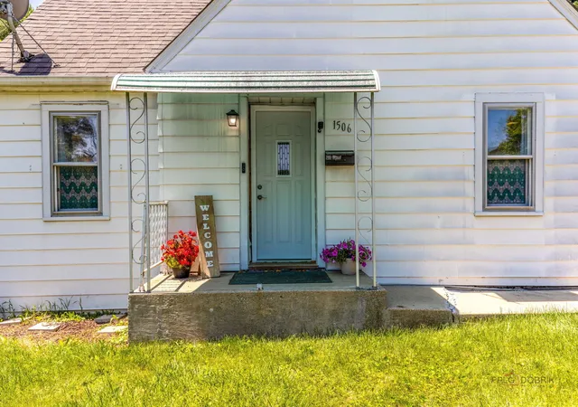 Homes for sale in Round Lake Beach, IL | 1506 N East End Ave, Round Lake Beach, IL 60073 | MLS# 12691733