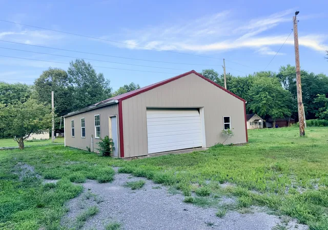 3rd image of 802 North Rd, West Frankfort, IL 62896 | MLS# 12691734
