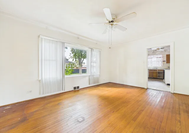 5th image of 8156 S Paxton Ave, Chicago, IL 60617 | MLS# 12691743