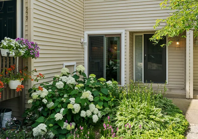 Homes for sale in Buffalo Grove, IL | 971 Hidden Lake Dr, Buffalo Grove, IL 60089 | MLS# 12691755
