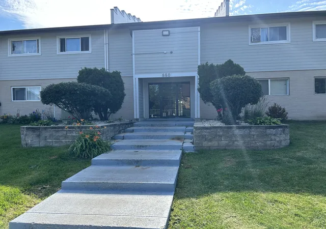 Homes for sale in Prospect Heights, IL | 880 E Old Willow Rd #166, Prospect Heights, IL 60070 | MLS# 12691763