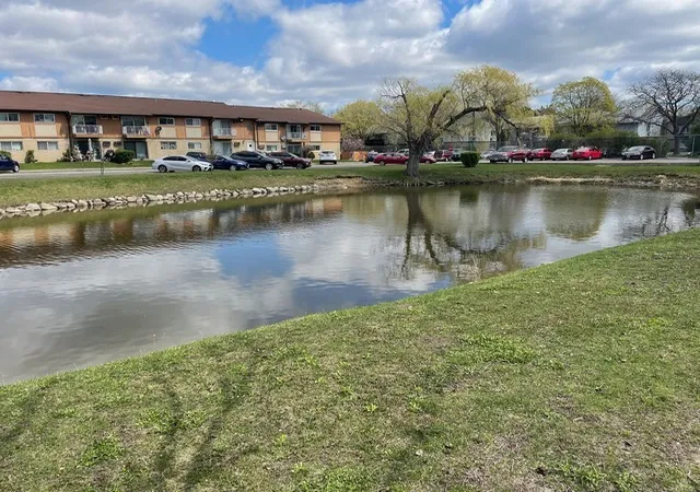 Homes for sale in Prospect Heights, IL | 880 E Old Willow Road, Prospect Heights, IL 60070 | Houzeo
