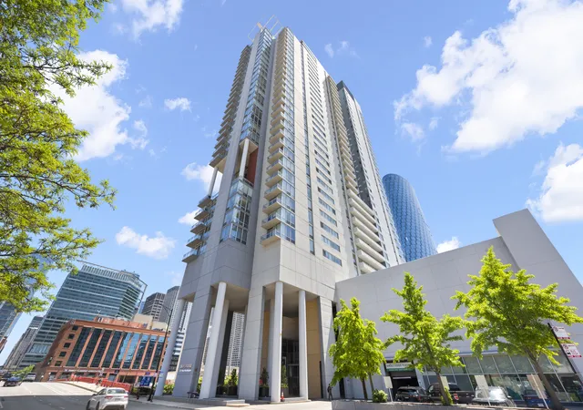 1st image of 737 W Washington Blvd, Chicago, IL 60661