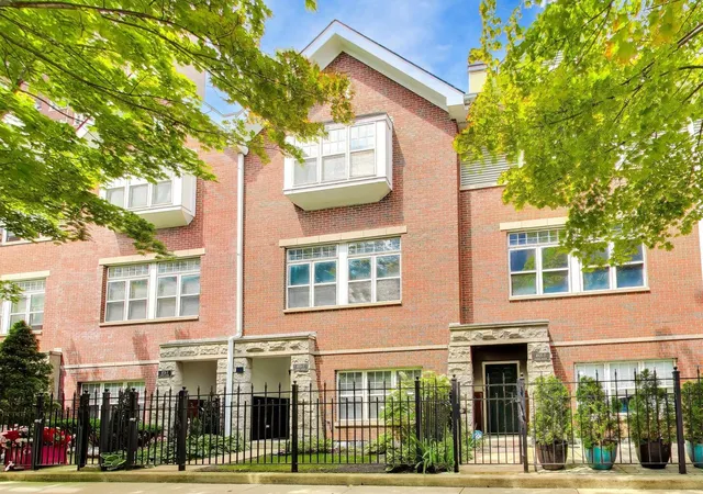 Homes for sale in Chicago, IL | 4926 S Cornell Ave #E, Chicago, IL 60615 | MLS# 12691804