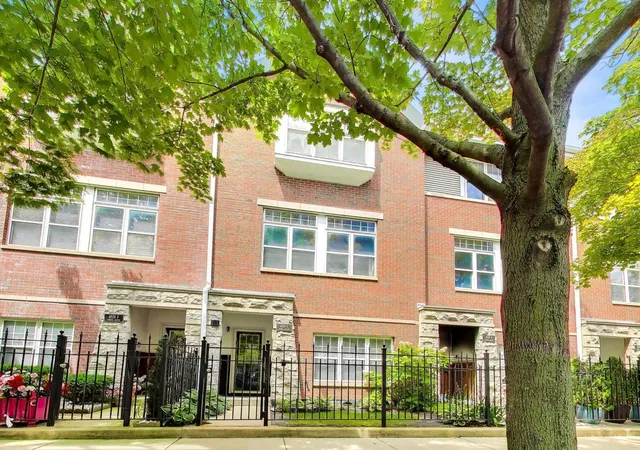 Homes for sale in Chicago, IL | 4926 S Cornell Ave #E, Chicago, IL 60615 | MLS# 12691804