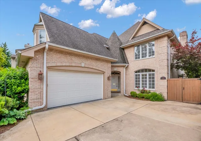 Homes for sale in Hinsdale, IL | 310 N County Line Rd, Hinsdale, IL 60521 | MLS# 12691812