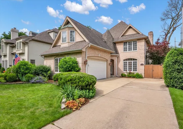 Homes for sale in Hinsdale, IL | 310 N County Line Rd, Hinsdale, IL 60521 | MLS# 12691812