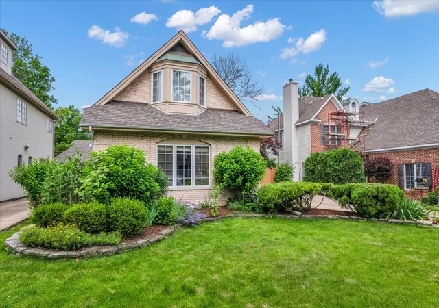 Homes for sale in Hinsdale, IL | 310 N County Line Rd, Hinsdale, IL 60521 | MLS# 12691812